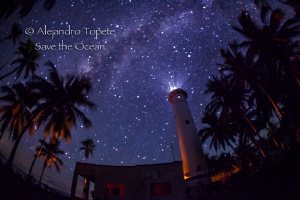 Milky way and Lighthouse, Isla Lobos México by Alejandro Topete 
